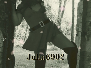 Julia6902