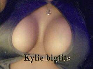 Kylie_bigtits