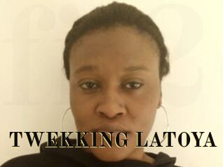 TWEKKING_LATOYA